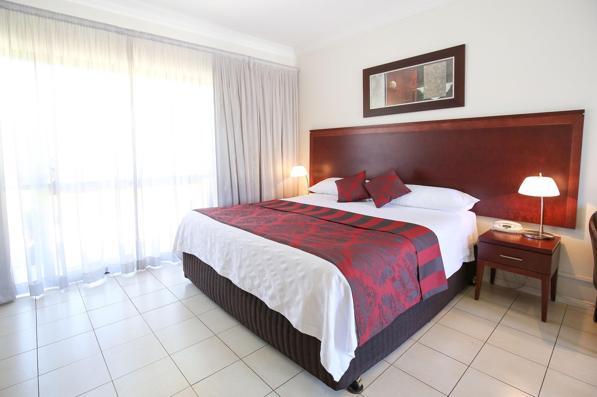 Comfort Deakin Palms 4*