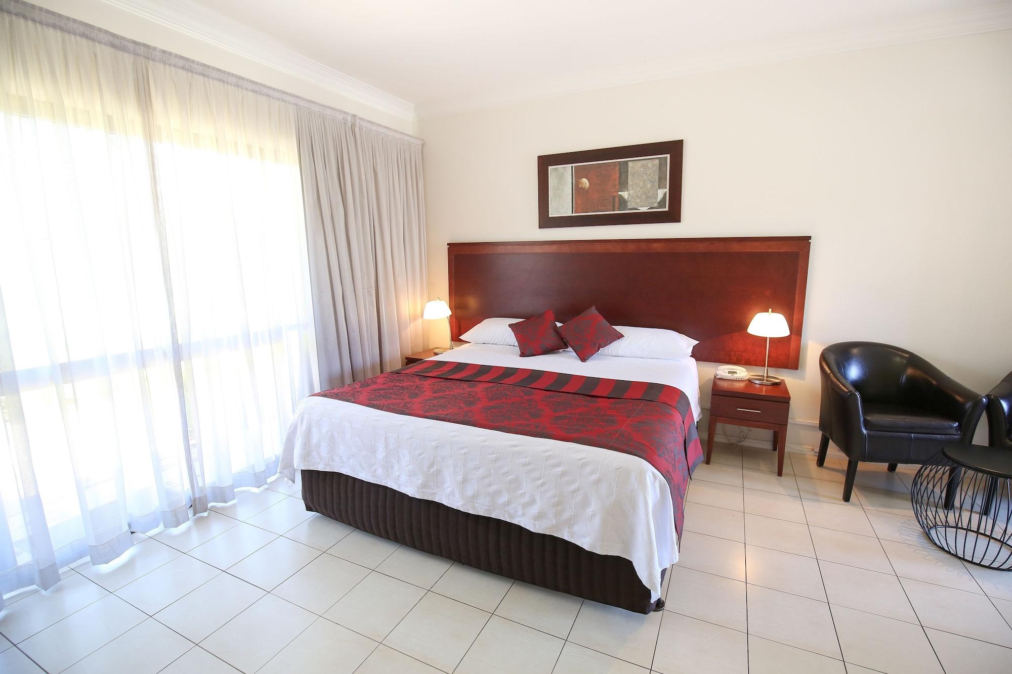 Comfort Deakin Palms 4*
