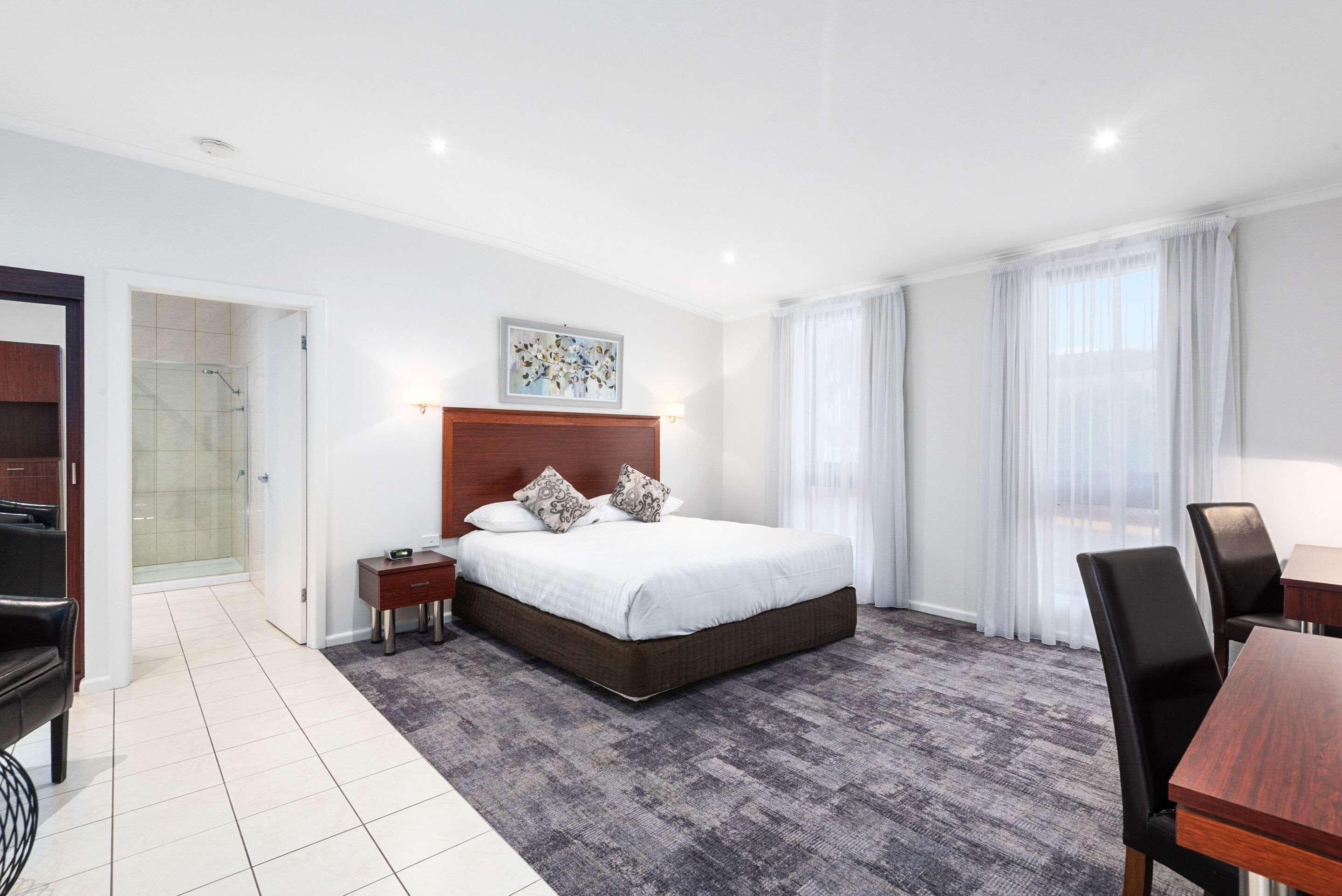 Comfort Deakin Palms Inn 4*