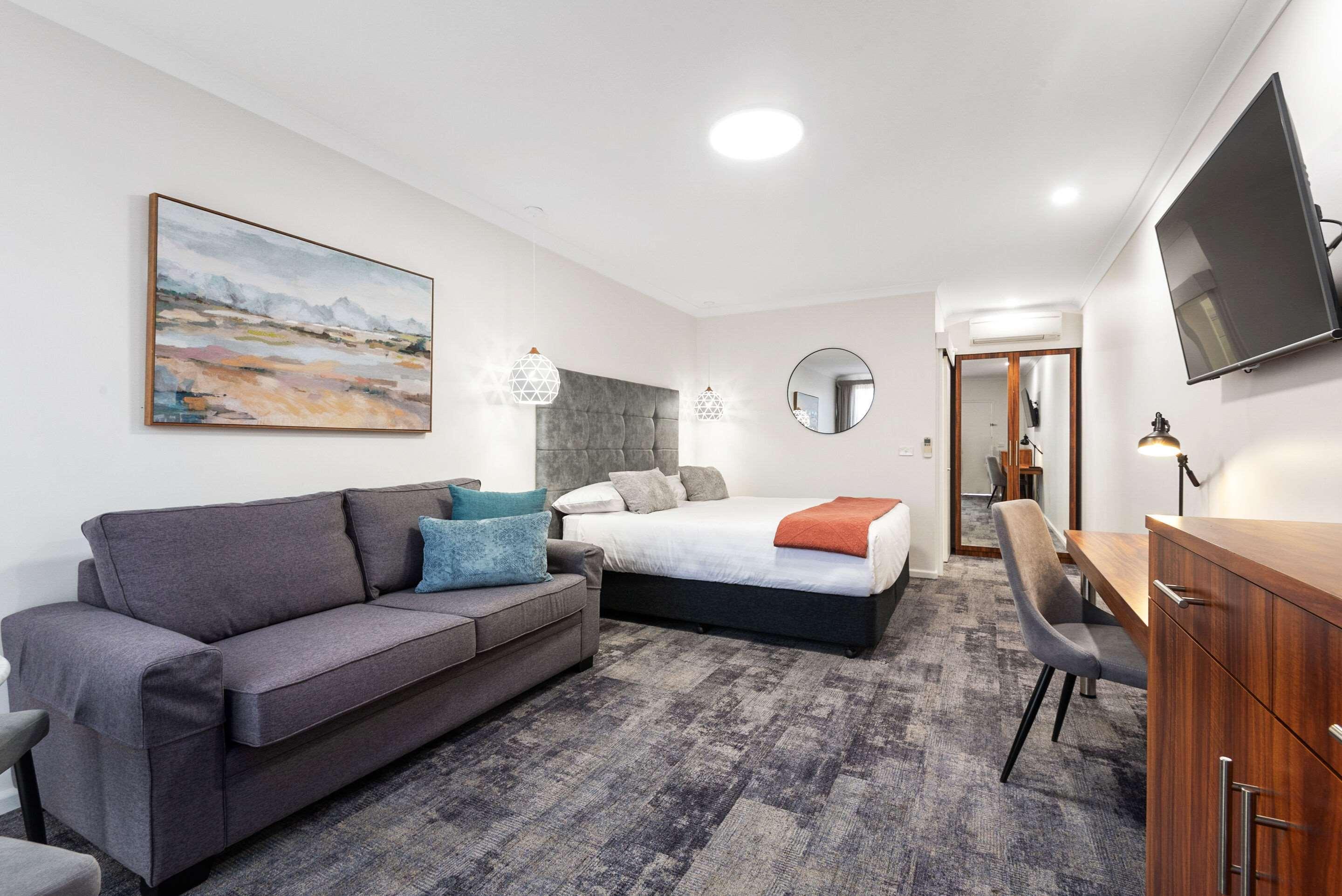 Inn Comfort Deakin Palms 4*