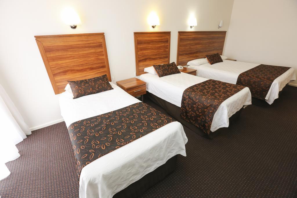 Inn Comfort Deakin Palms 4*