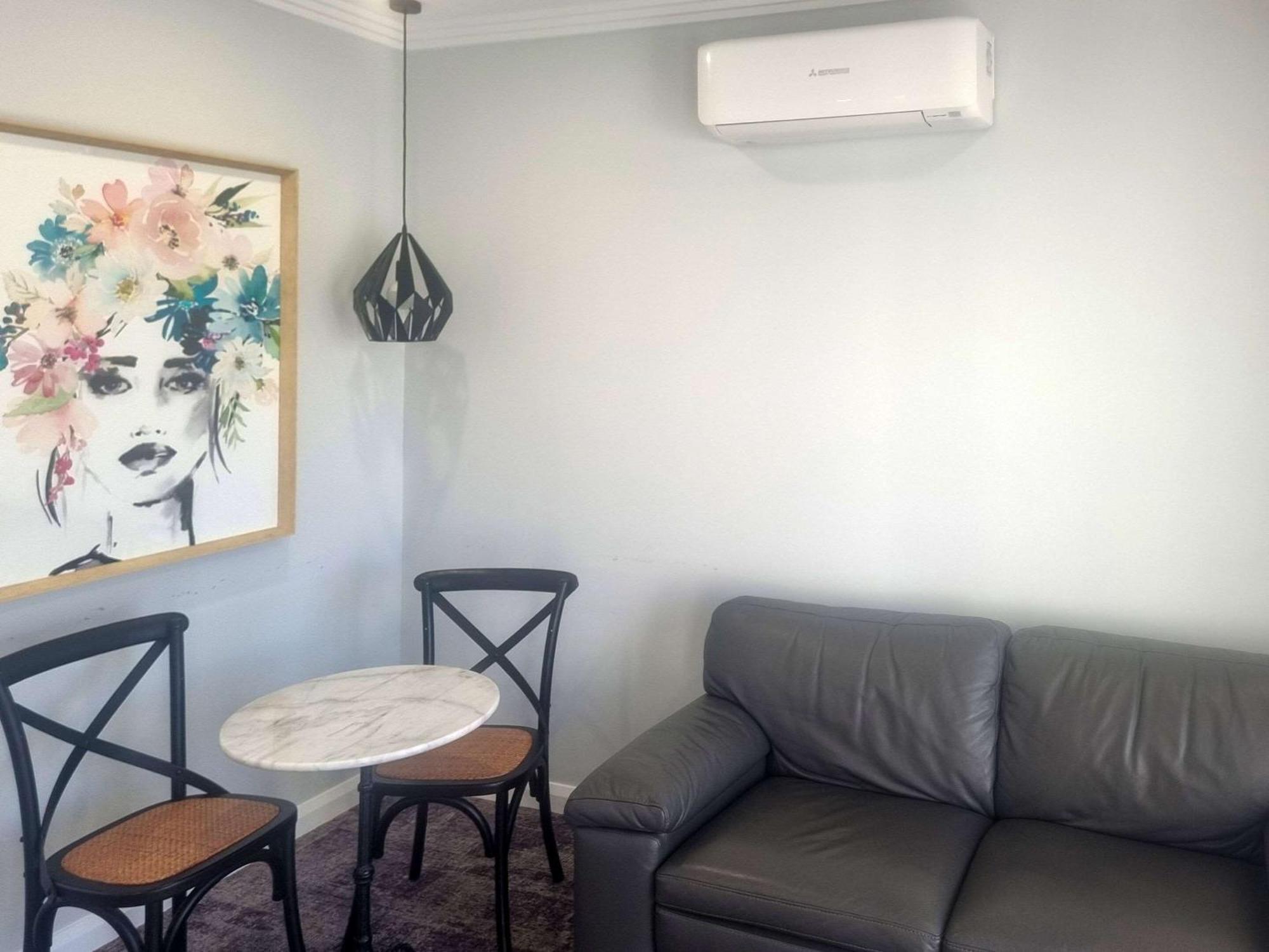 Comfort Deakin Palms