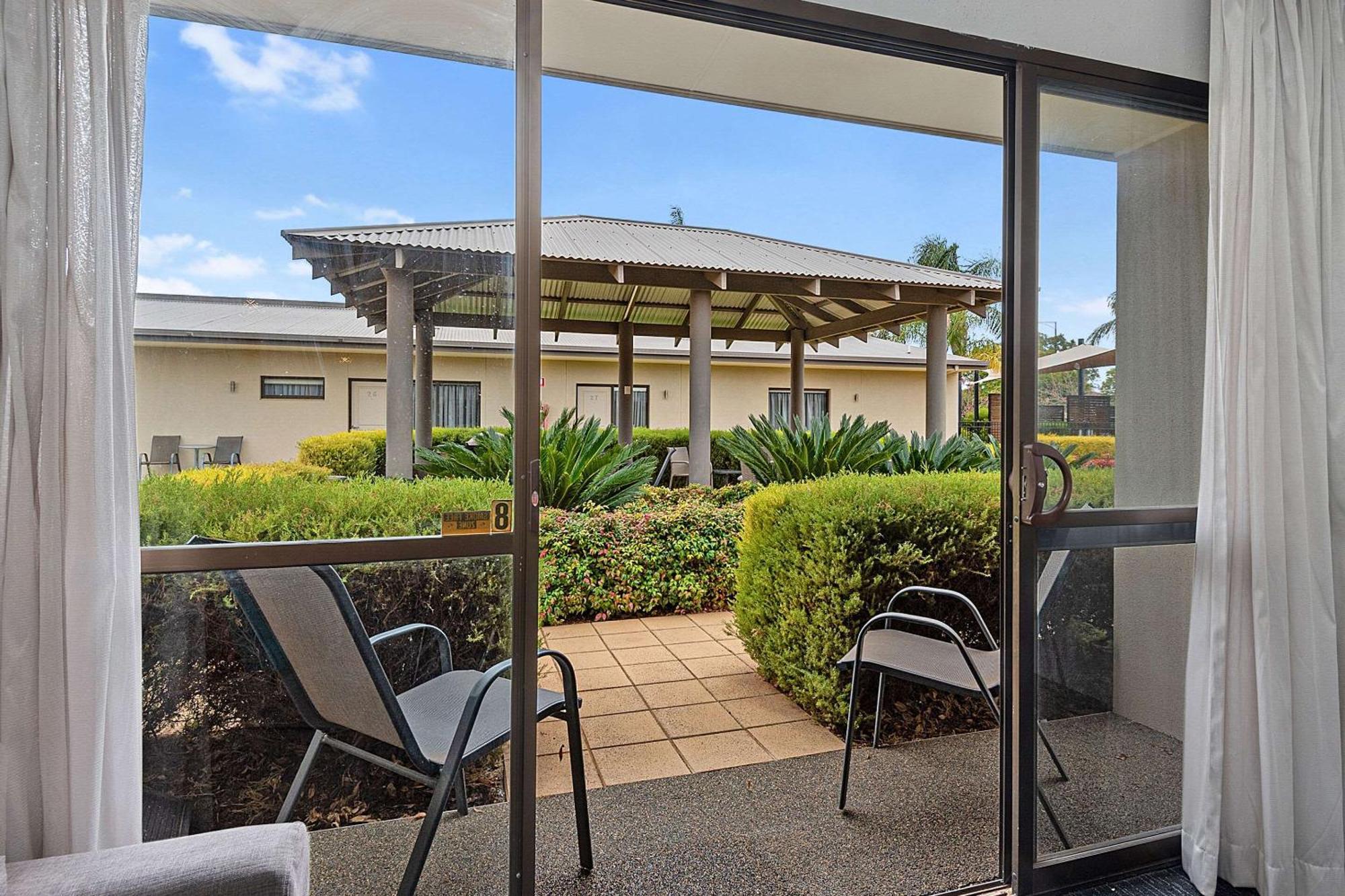 Comfort Deakin Palms