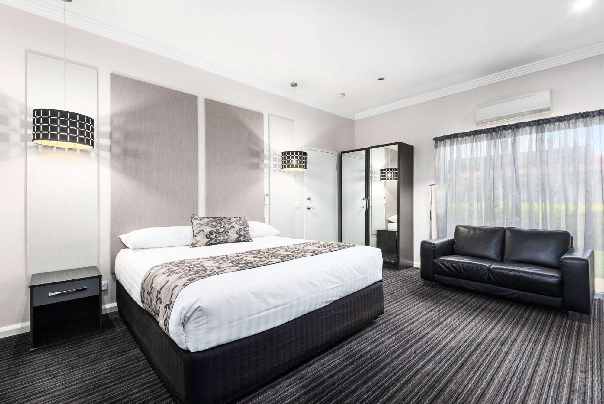 Inn Comfort Deakin Palms