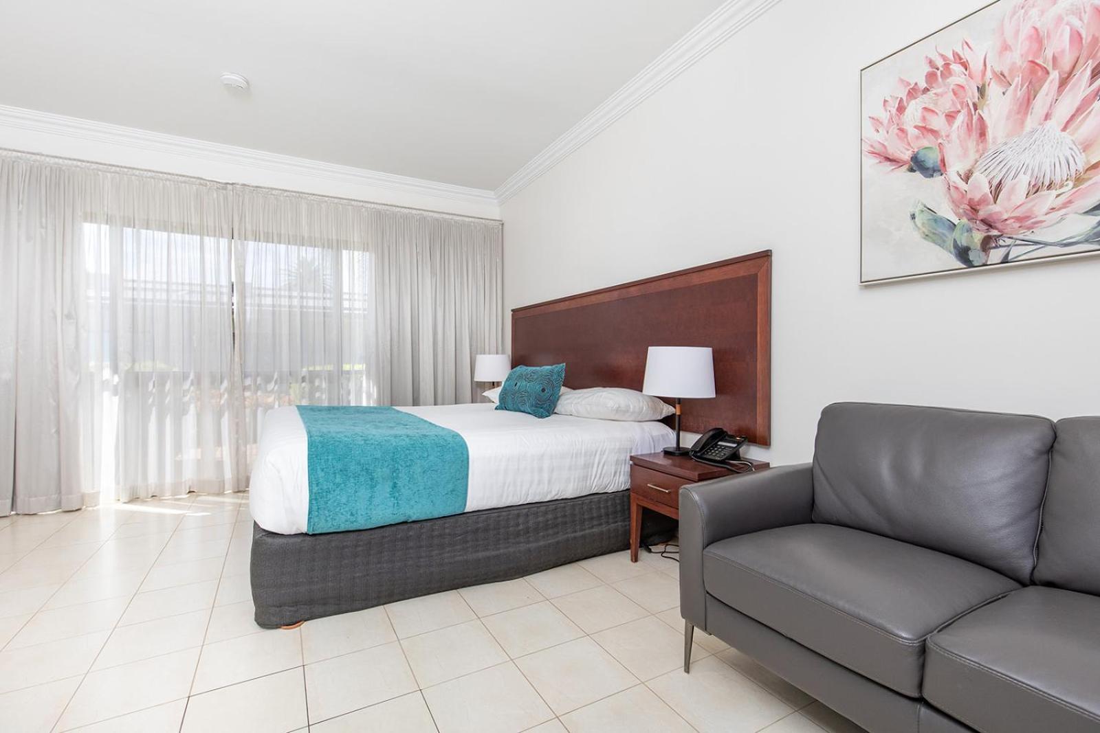 Inn Comfort Deakin Palms 4*